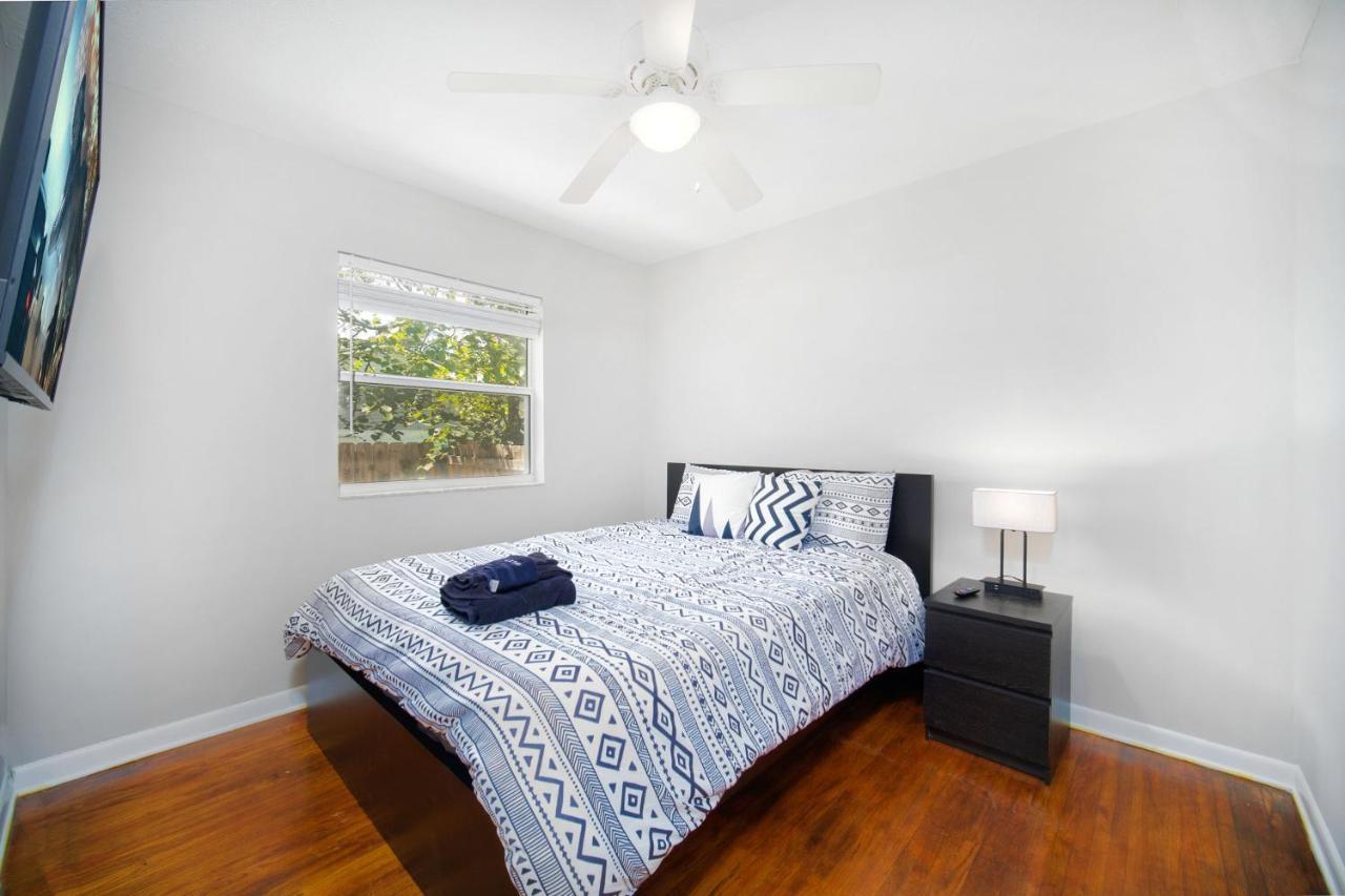 King Bedroom 2Bed1Bath Sleeps 4 Close To Town Center Downtown Beach Mayo Clinic Jacksonville Esterno foto