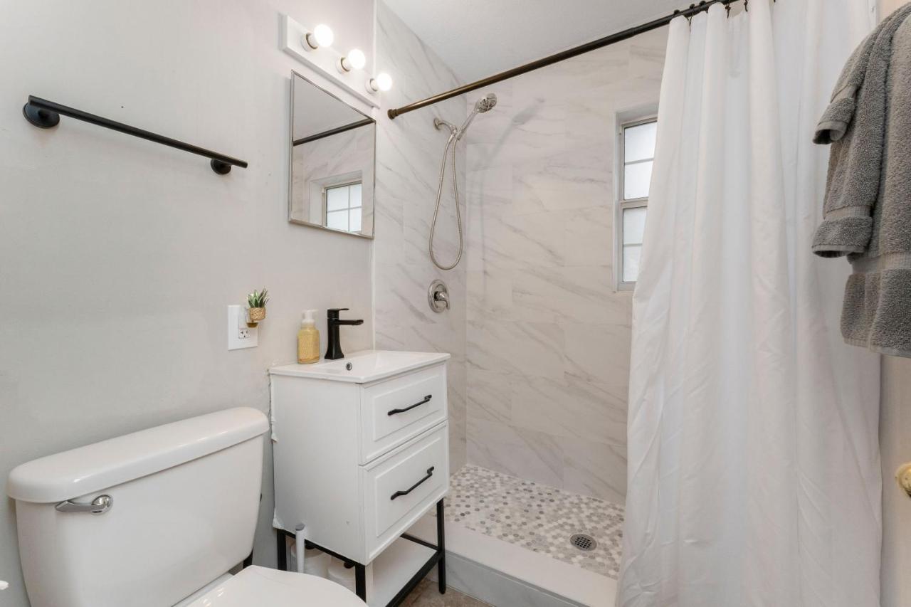 King Bedroom 2Bed1Bath Sleeps 4 Close To Town Center Downtown Beach Mayo Clinic Jacksonville Esterno foto